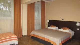 Отель А-Бутик Челябинск Стандартный номер с двумя односпальными кроватями-1