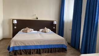 Отель А-Бутик Челябинск Стандартный номер с двумя односпальными кроватями-4