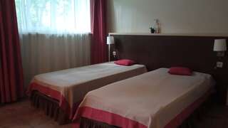 Отель А-Бутик Челябинск Стандартный номер с двумя односпальными кроватями-3